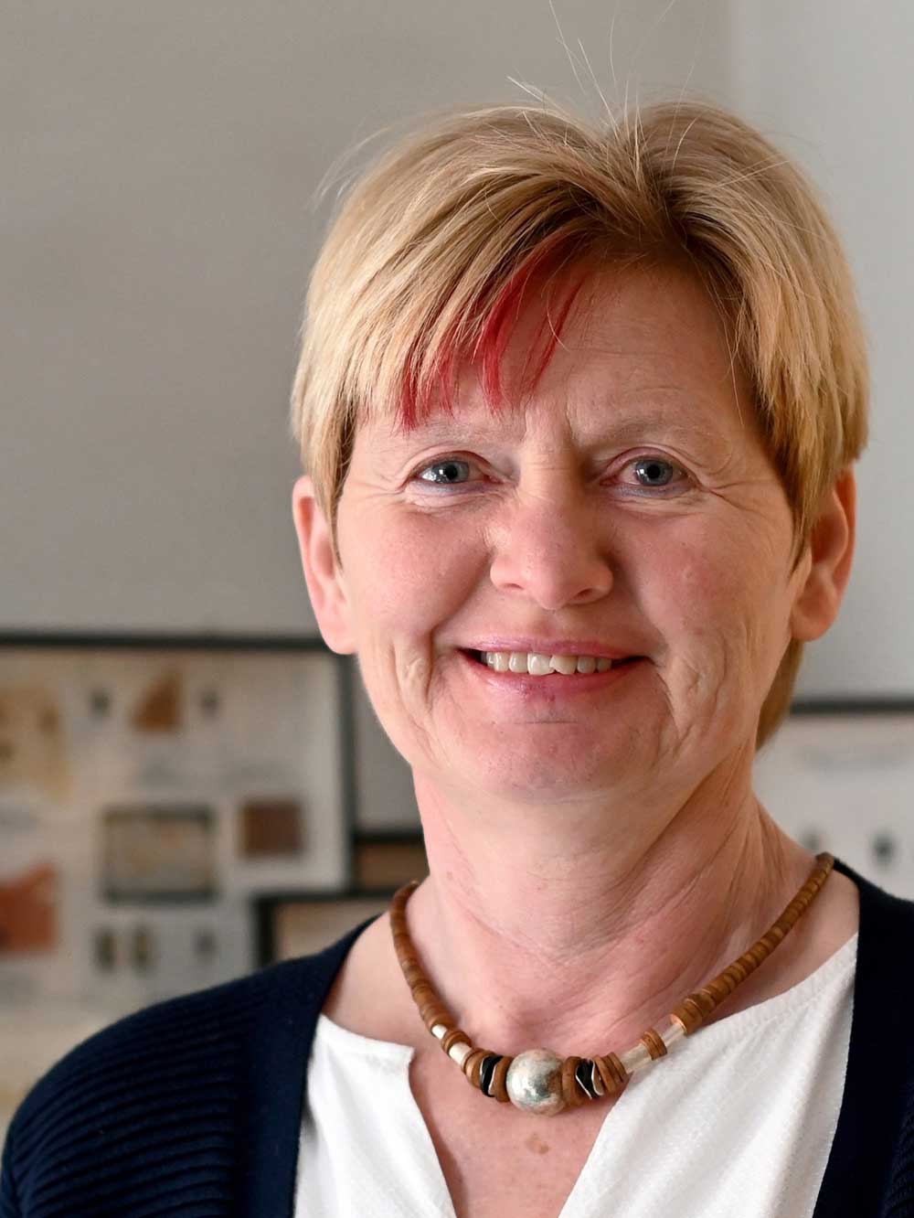 Claudia Heil